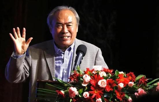 这是悬疑电影《网络谜踪》发布的一组社交网络破案组图文案，心酸又好笑的故事让生活在社交网络世界中年轻人深感共鸣，“爱让人变成福尔摩斯，互联网让秘密无所遁形。