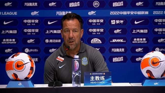 史泰龙一家五口合体 三女儿颜值爆表个个是腿精 2019-08-15 当地时间8月13日，美国好莱坞，电影《鲨海47：猛鲨出笼》首映礼。