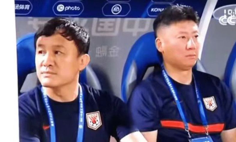 周深透露，这首歌的调子起初定的比较深沉一点，“唱完之后，我们就把调子往上面调了一点，留出更多的破碎感。
