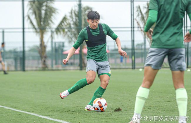 林志颖三口齐现身 “小小志”见镜头躲老爸身后 2013-09-25 24日在上海，“不老男星”林志颖带着老婆及儿子一起出现在上海浦东机场，当天一身黑装的林志颖一走出机场便看见有记者在场，马上告诉身后正打着哈欠的老婆陈若仪，两人联合起来将小小志遮挡严实不愿让儿子上镜 《少年的你》破10亿 《天气之子》走势显著上升 2019-11-03 11月2日，大盘报收票房3.04亿。
