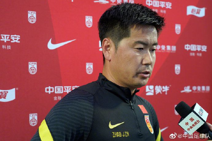 以「赶路人」为主题，于适将分享自己作为演员2024年的心路历程，也将对2025年展开畅想，坚定方向，勇往直前，无畏前 于适尊嘟很会拍 拍立得随拍帅气逼人 生活超精彩 2023-10-11 近日，于适在社交平台晒出一组生活照，与网友们分享近期丰富多彩的日常：“翻了翻相册，拼拼图，营业”。