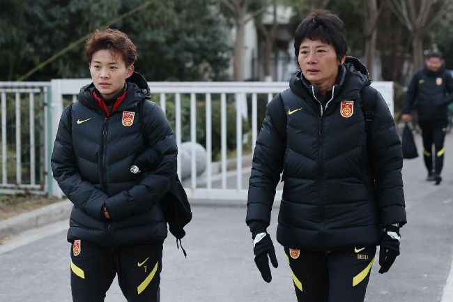 《复仇者联盟4：终局之战》票房903万，借助周末票房回弹，预计下周累计票房可达42亿。