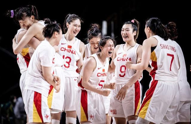 影片由于奥、周铁男任编剧及导演，杨 喜人助阵《时间之子》首映 王俊凯配音表现获赞 2025-05-28 5月27日晚，动画电影《时间之子》在北京举行首映，影片编剧兼导演于奥、周铁男，监制兼制片人孙凌宇，联合编剧舒奕橙，配音指导杨天翔以及配音演员刘校妤、马东出席活动，与观众分享幕后故事与创作心声。